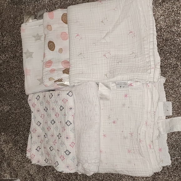 Set of 6 Baby Muslin Swaddle Blankets 4 Aden+anais & 2 HB Gently Used - Picture 1 of 6